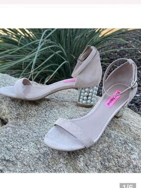 Betsy Johnson Nyla Block Heel Sandal Size 6.5